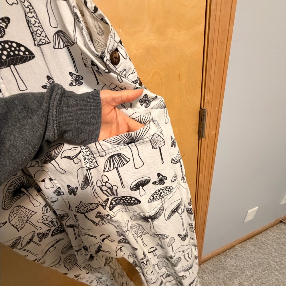 🍄White Overalls w/ Black Mushrooms - size woman’s small OVERSIZED - Picture 4 of 8